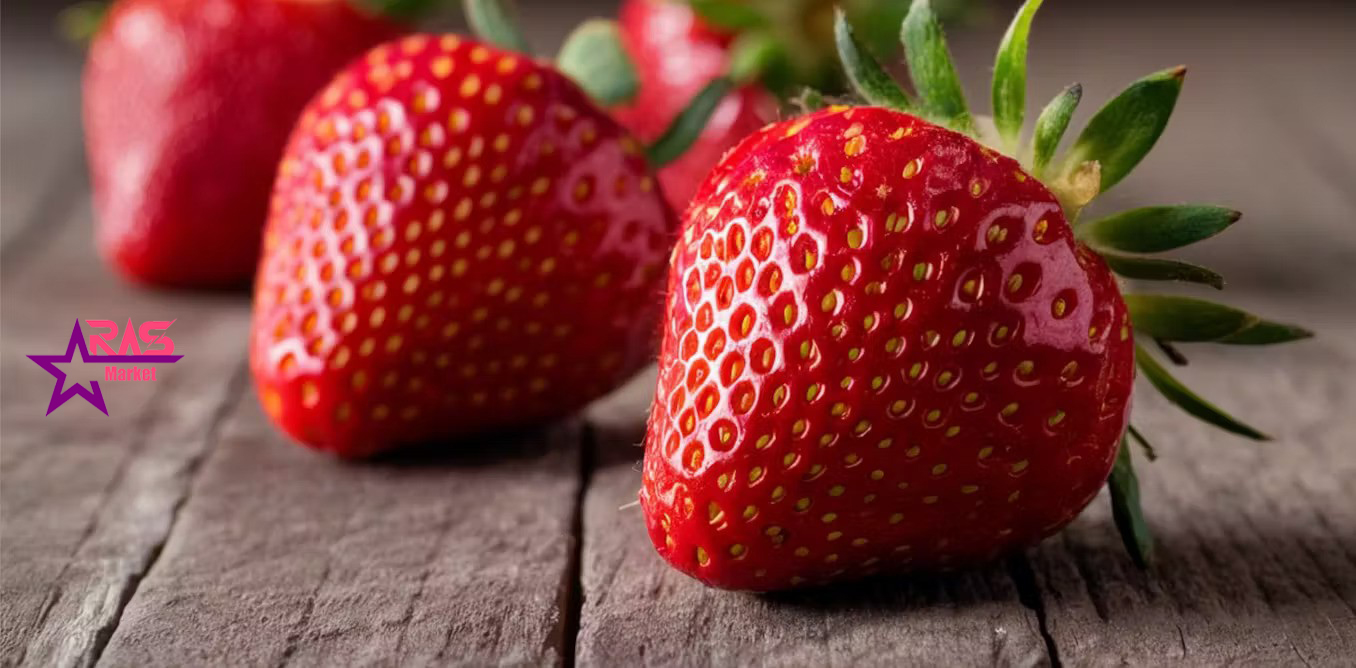 خرید اینترنتی بالم نرم کننده لب توت فرنگی بیول